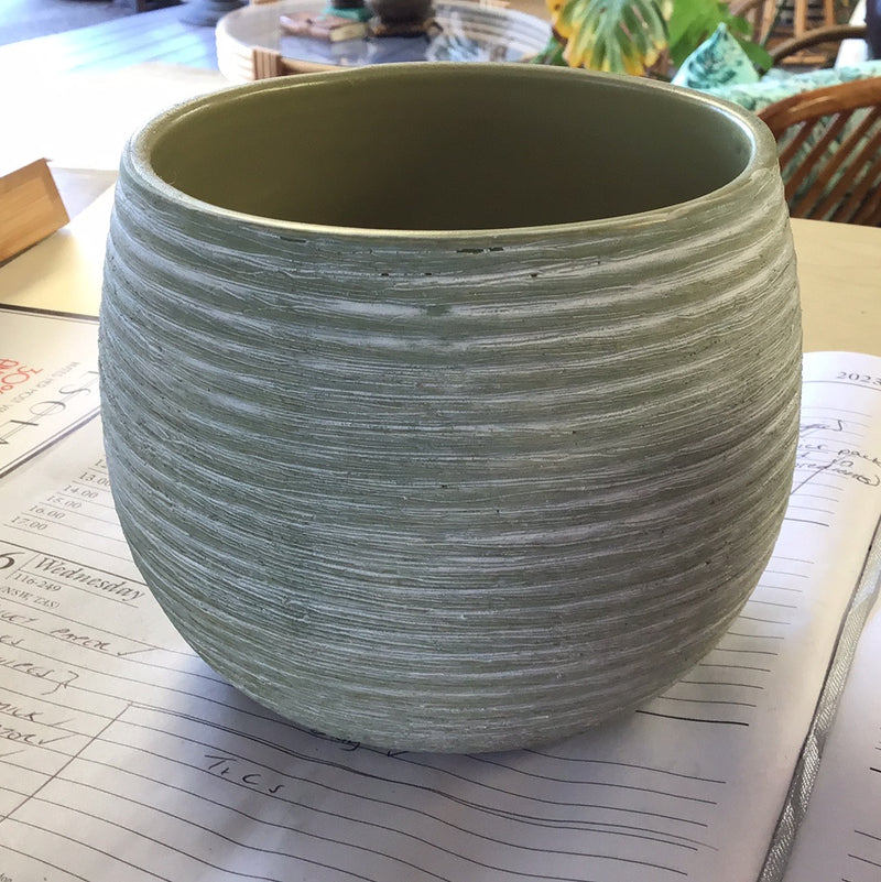 Green pot (horizontal line, textured)