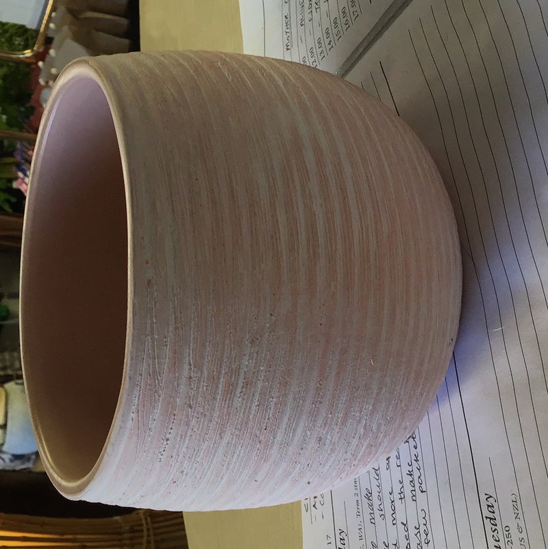 Pink pot (horizontal line, textured)